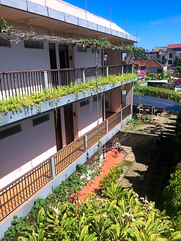 Pakerisan East Mansion
