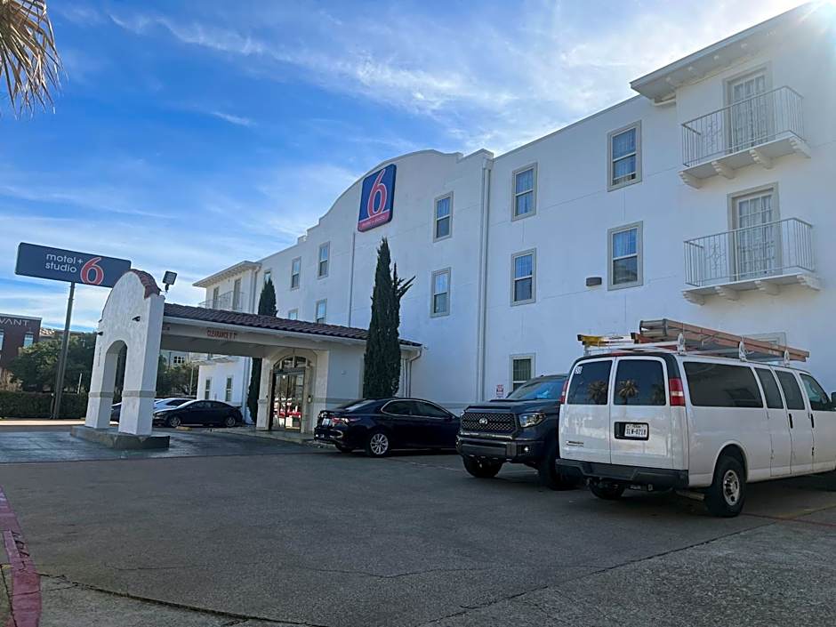 Motel 6 Dallas TX Downtown