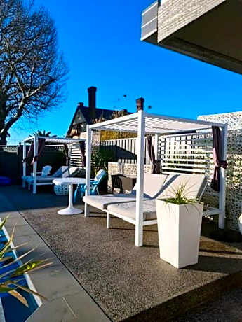 Town House Motor Inn