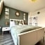 Lilypad Suite - Near NEC Centre, BHX airport, HS2 & Resort World
