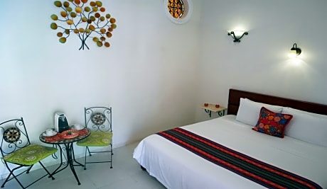 King Suite with Pool View