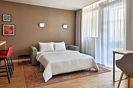 Comfort Studio, 1 Queen Bed with Sofa bed, Kitchen (1 Queen Bed and 1 Double Sofa Bed)
