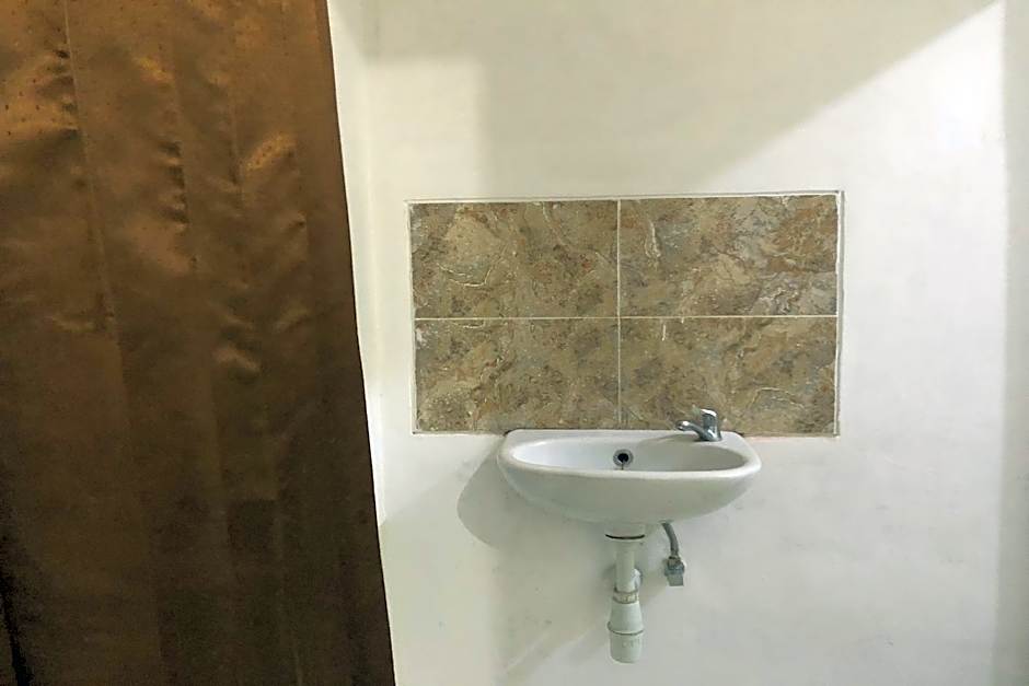 Hotel Baru Inn Batu Redpartner – Batu, ID