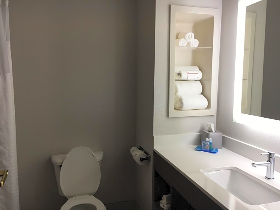 Holiday Inn Express & Suites Thomasville By IHG