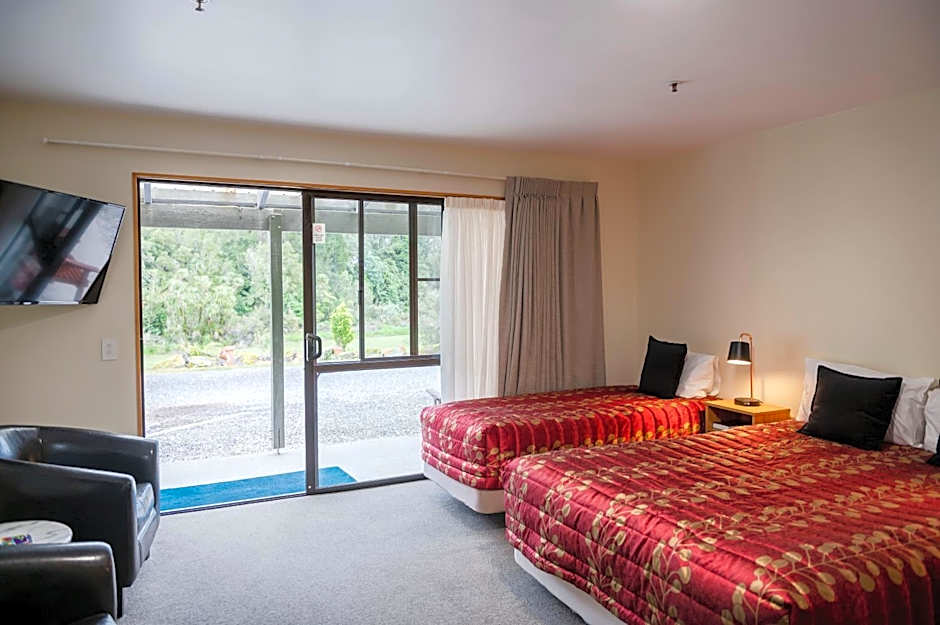 ASURE Aspiring Court Motel