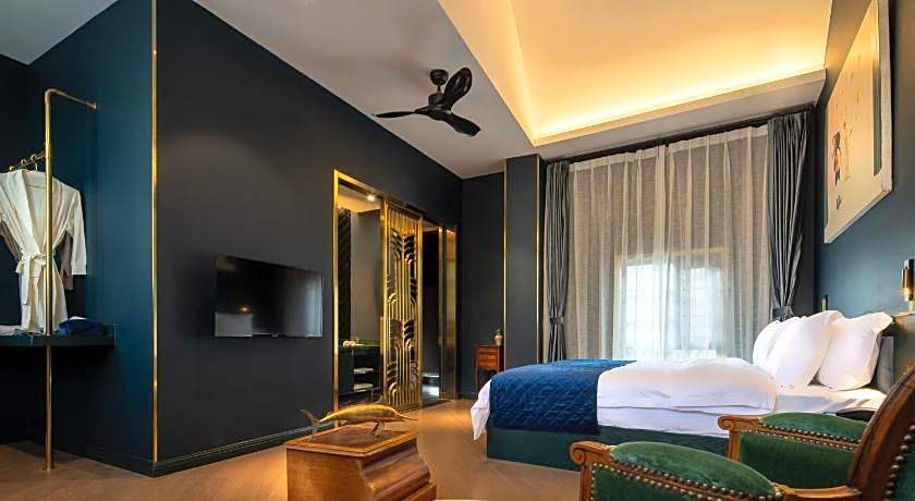 Moon and Chalice Boutique Hotel