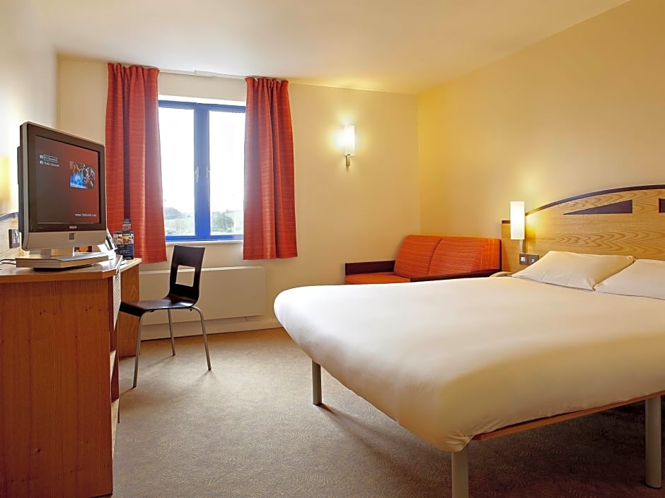 Ibis Rugby East Hotel