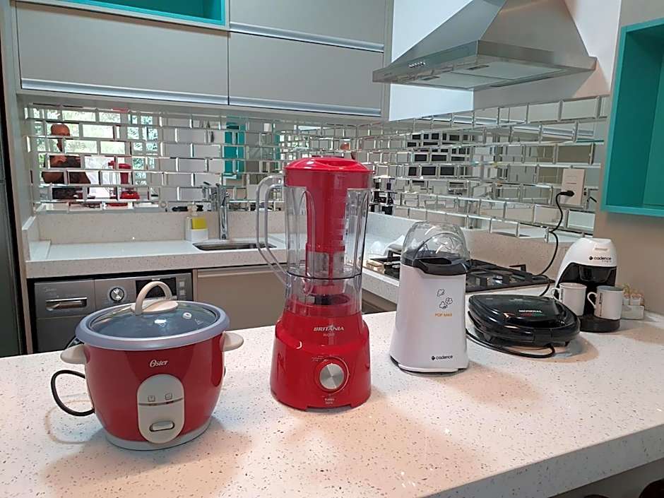 Fabuloso flat 243 Amarílis 2 piscinas climatizadas, carregador veiculo elétrico Riviera de São Lourenço, Bertioga Apartamento Duplex inteiro, cozinha equipada completa, serviço de praia, limpeza e trocas diária de toalhas, wi-fi 500mb