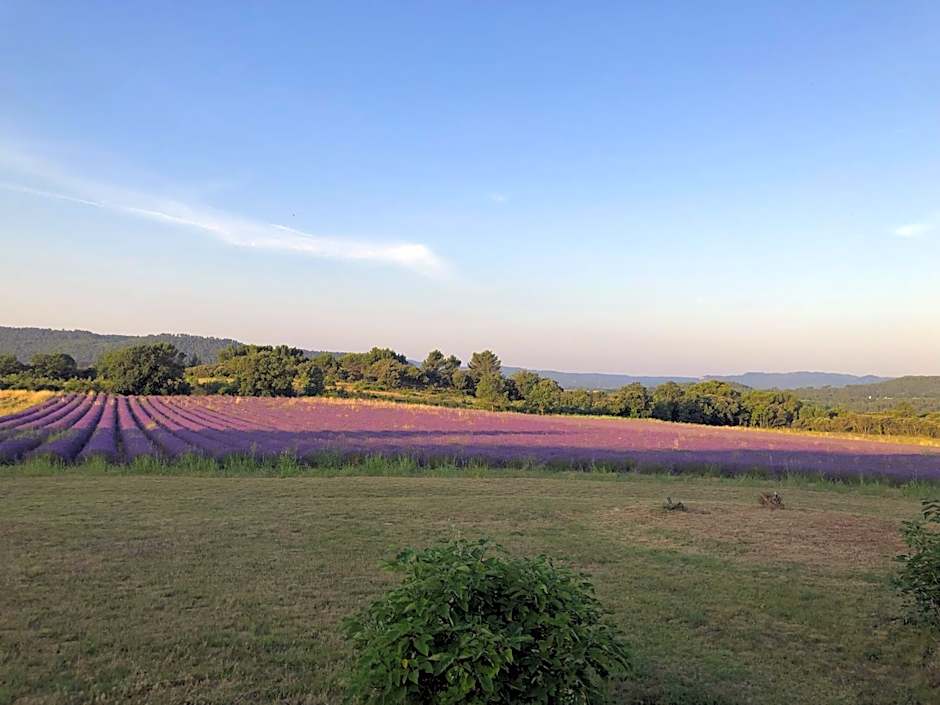 Chambre hôtes Les Garrigues CUCURON