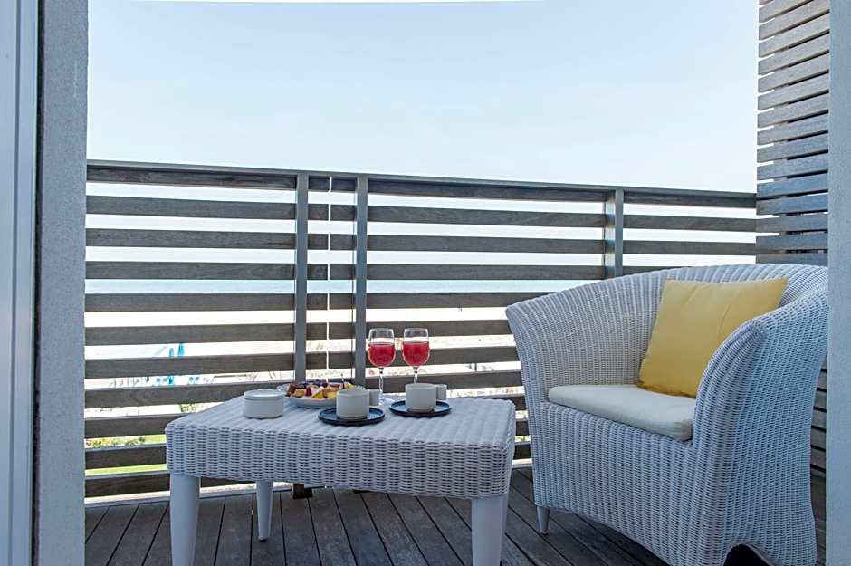 Kiss Beachfront Hotel & Restaurant