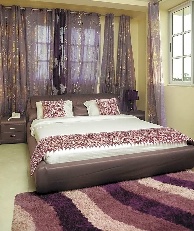 Plus 33 Hotel