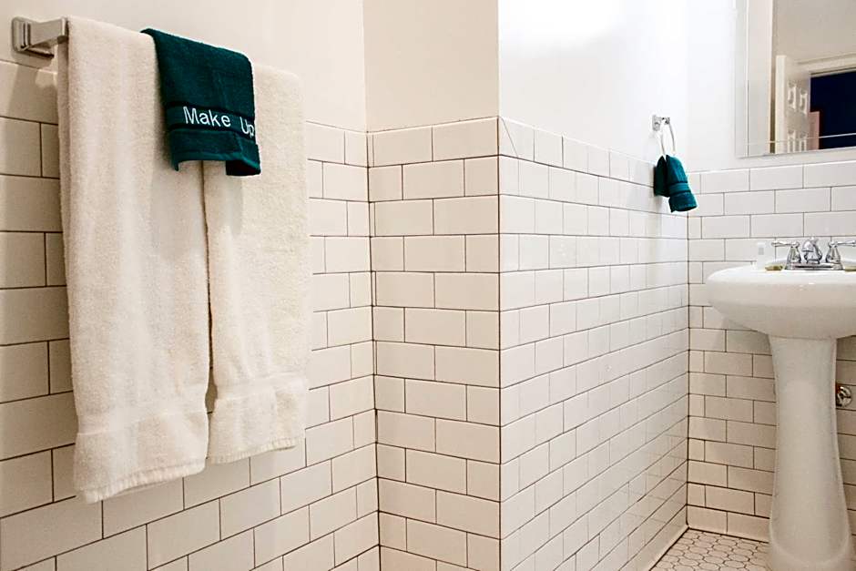 11th Avenue Hostel