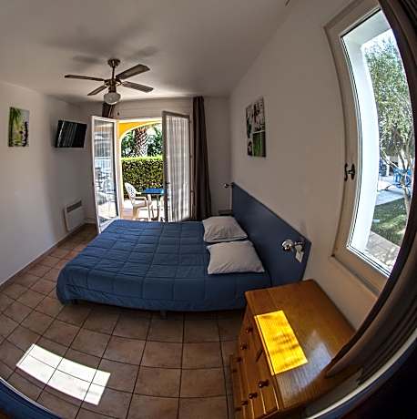 Studio (2 Adults) With Balcony or Terrace