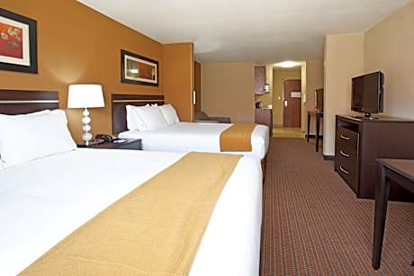 2 Queen Standard Comm Access Roll Shower