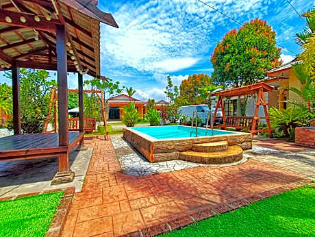 Chalet Yunie Marang by RVH