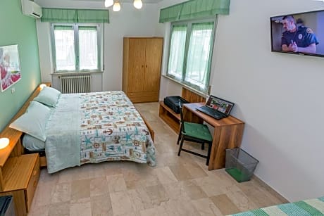 Quadruple Room with Private Bathroom