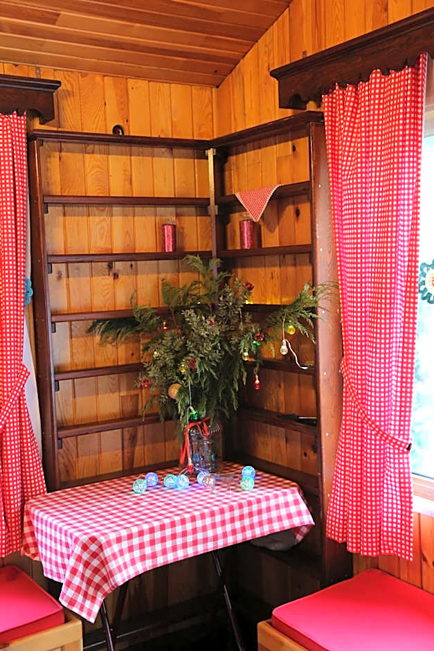 ABANT DORT MEVSİM KONAĞI HOSTEL