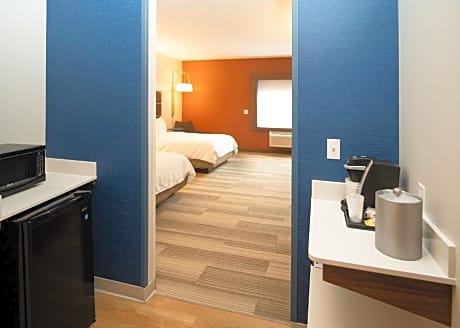 Room with Two Beds - Hearing Accessible - Non-Smoking