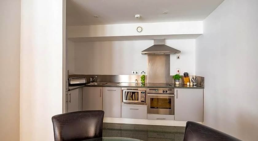 196 Bishopsgate Apartments by DMONTRIO