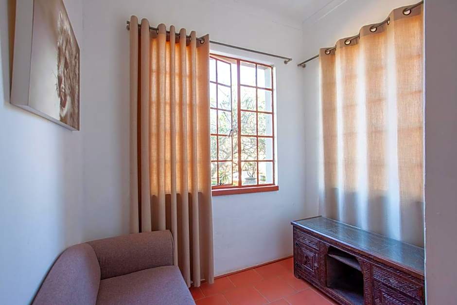 Inverdoorn Game Reserve Lodge