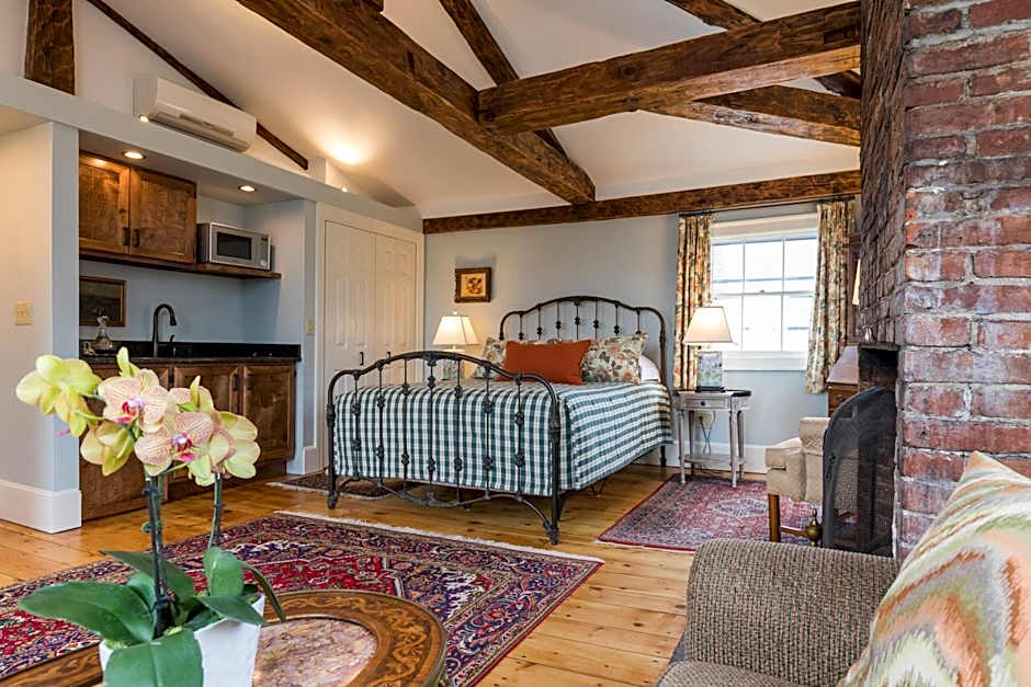 Inn by the Bandstand a Boutique Hotel