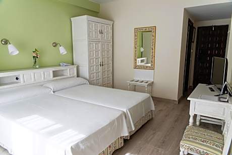 Twin Room with Spa Access
