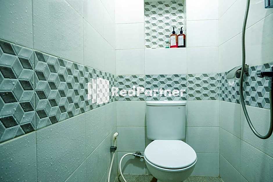 Guest House B Fren Syariah Near JIH Yogyakarta Mitra By RedDoorz – Sleman, MN