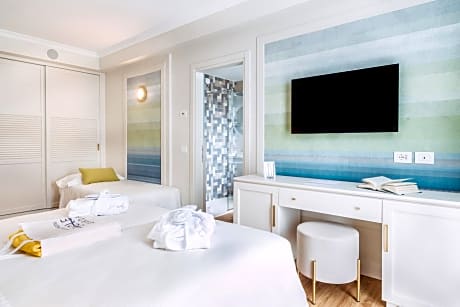 Triple Room with Balcony