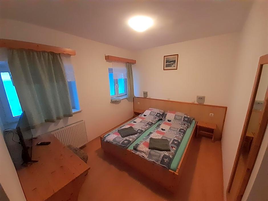 Rooms Barovc by the Lake Jasna