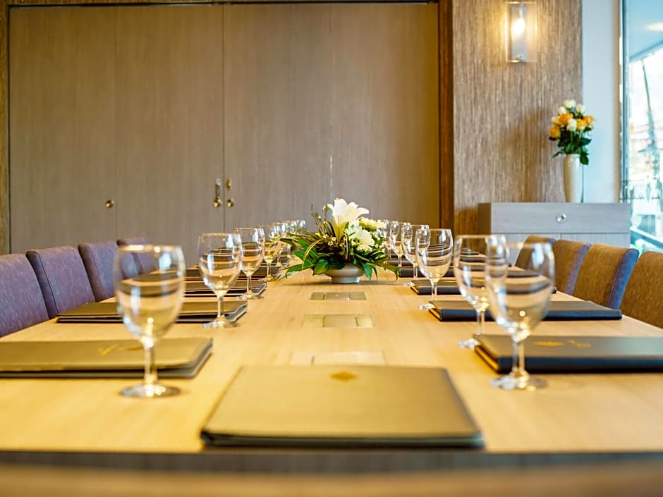 New Season Square Hotel