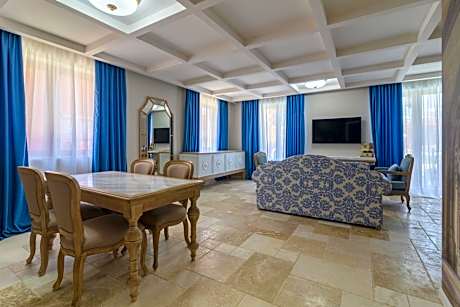Villa Premiere (4 adult + 1 child)