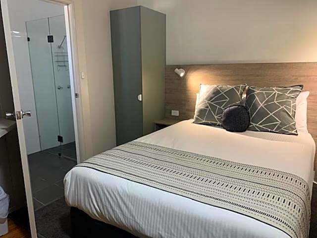 Hamilton Henry Parkes Motor Inn