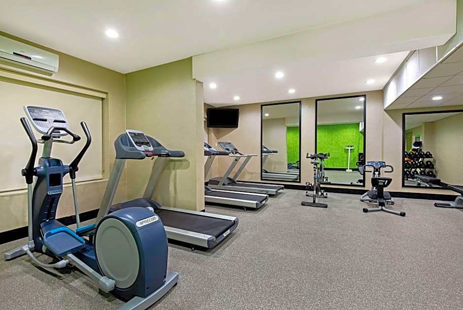 La Quinta Inn & Suites by Wyndham New Cumberland Harrisburg