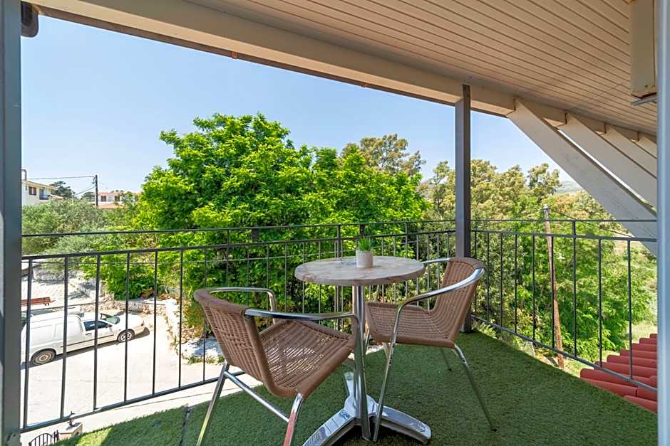 Helen's Studios & Apartments