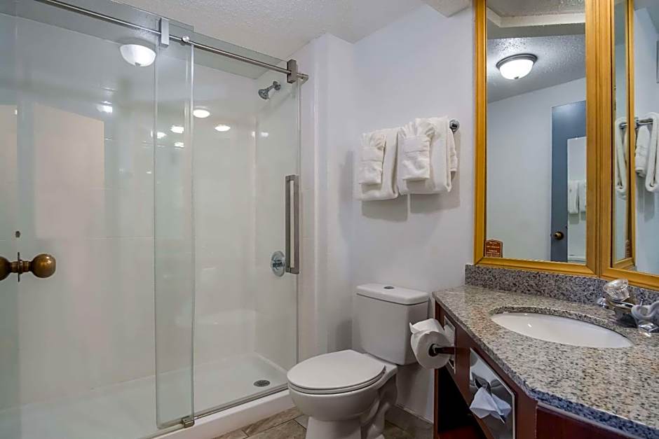 Clarion Inn & Suites Grand Rapids Airport