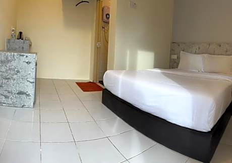 Queen Room with Pool View