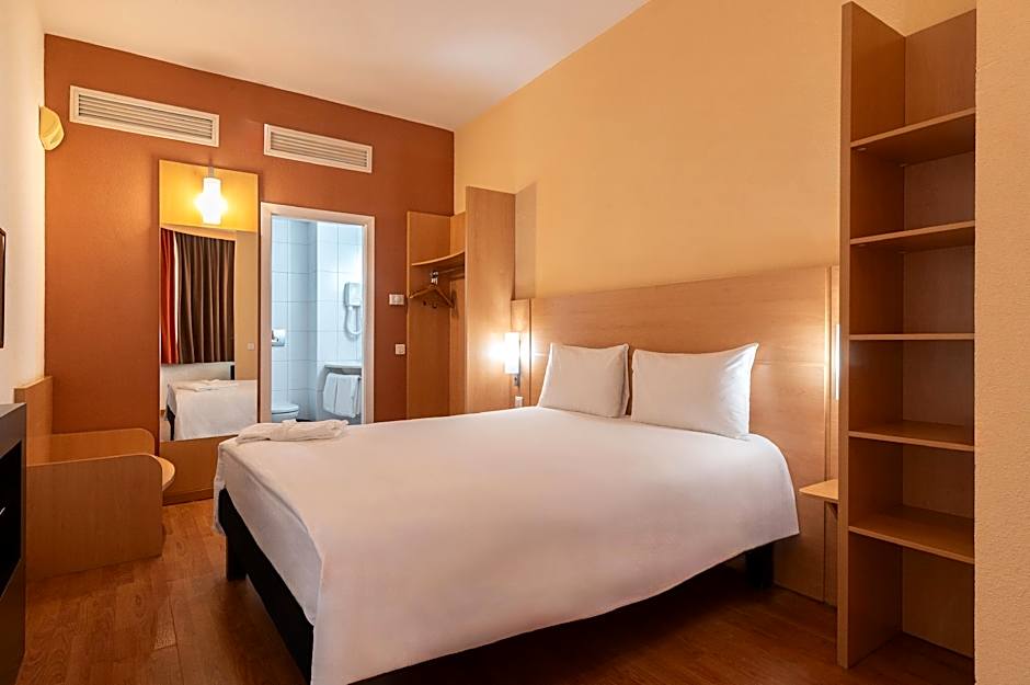 Photo 1 of 18 of Luxury 1 Double Bed, City View