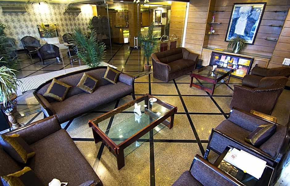 Comrade Inn