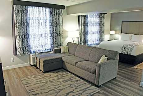 Executive King Room with Sofa Bed and Whirlpool Tub