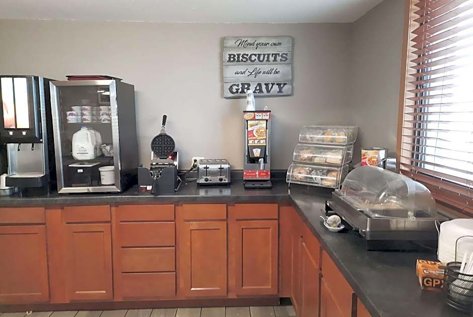 Super 8 by Wyndham Watertown