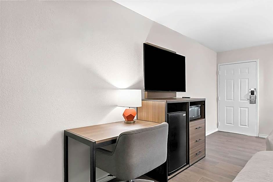 Quality Inn & Suites Port Lavaca near Lighthouse Beach