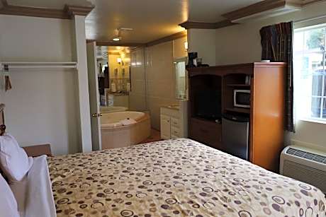 King Room with Spa Bath