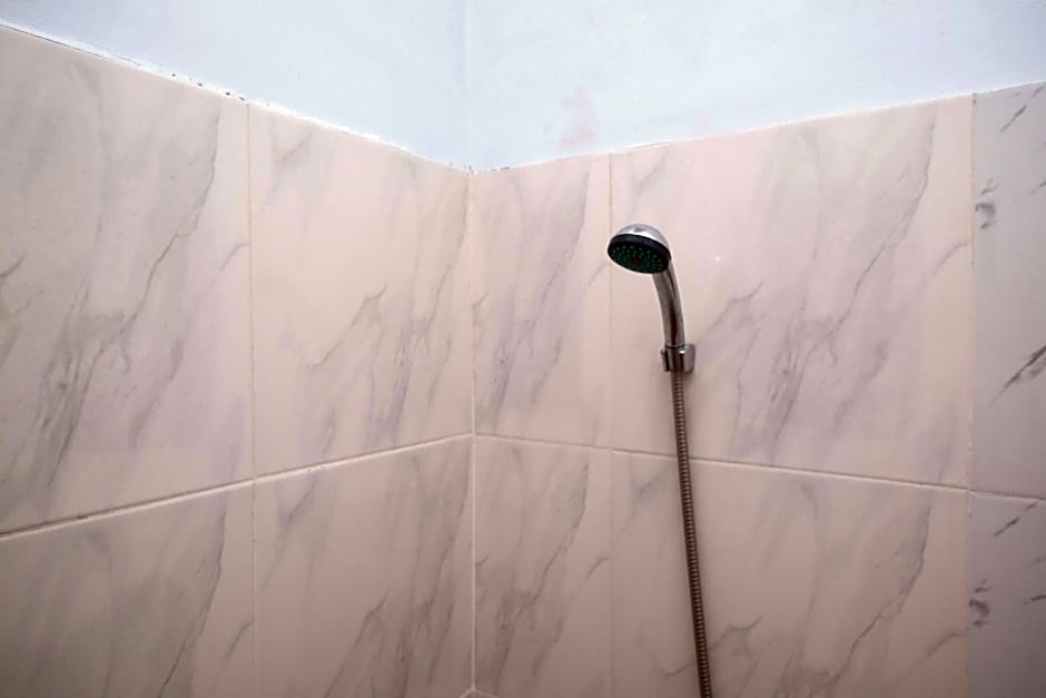 RedDoorz near Stasiun Purwosari