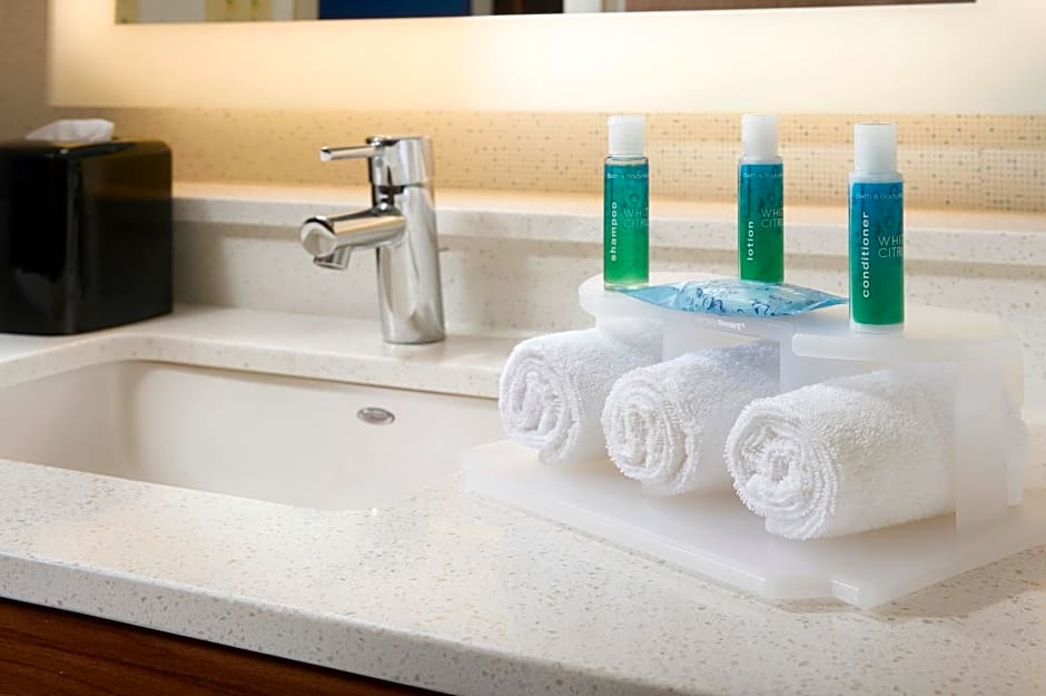 Holiday Inn Express Boston North-Woburn By IHG