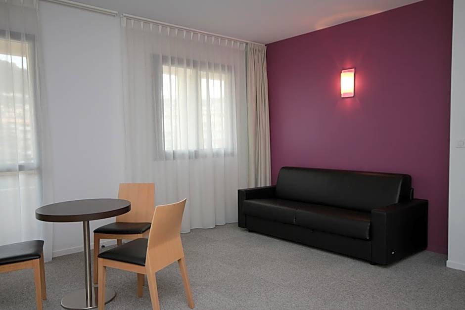Esatitude Hotel