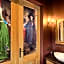 B&B Royal Swans