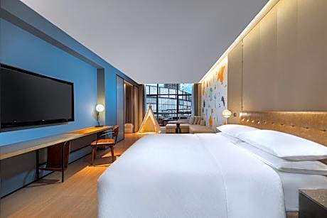 Deluxe Family Room, Family room, 1 King, Sofa bed, City view