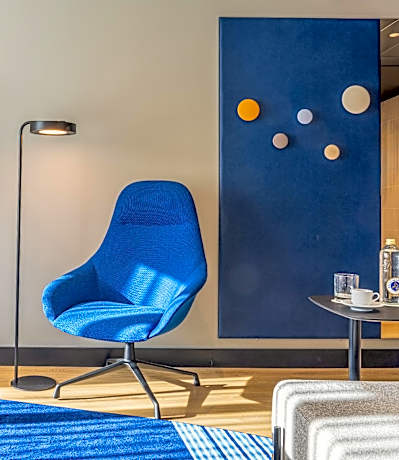 Executive Room with 1 double bed and single sofa