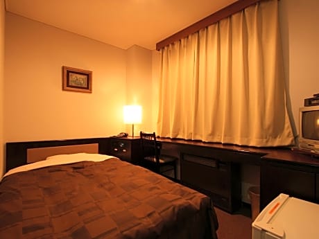 Semi Double Room