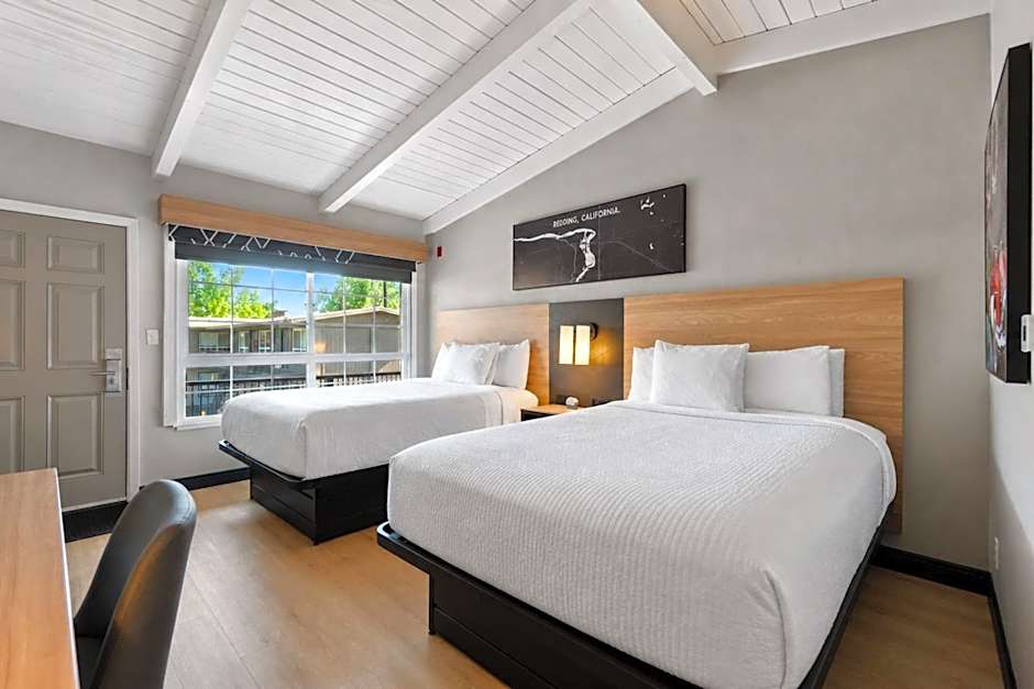 Thunderbird Lodge